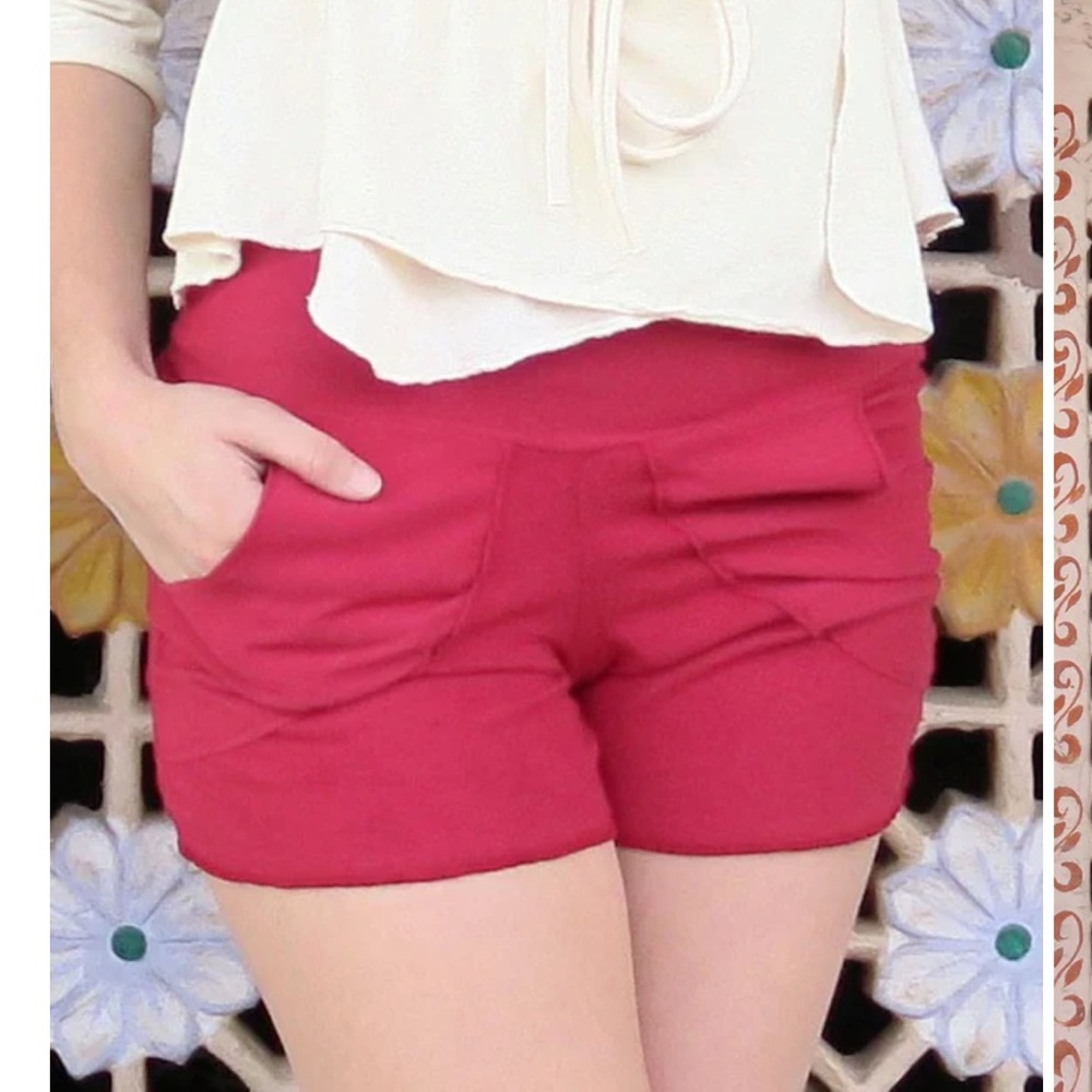 Gaia Conceptions perfect pockets shorty shorts in raisin sz small